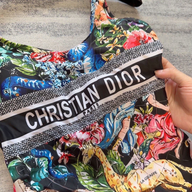 CHRISTIAN DIOR